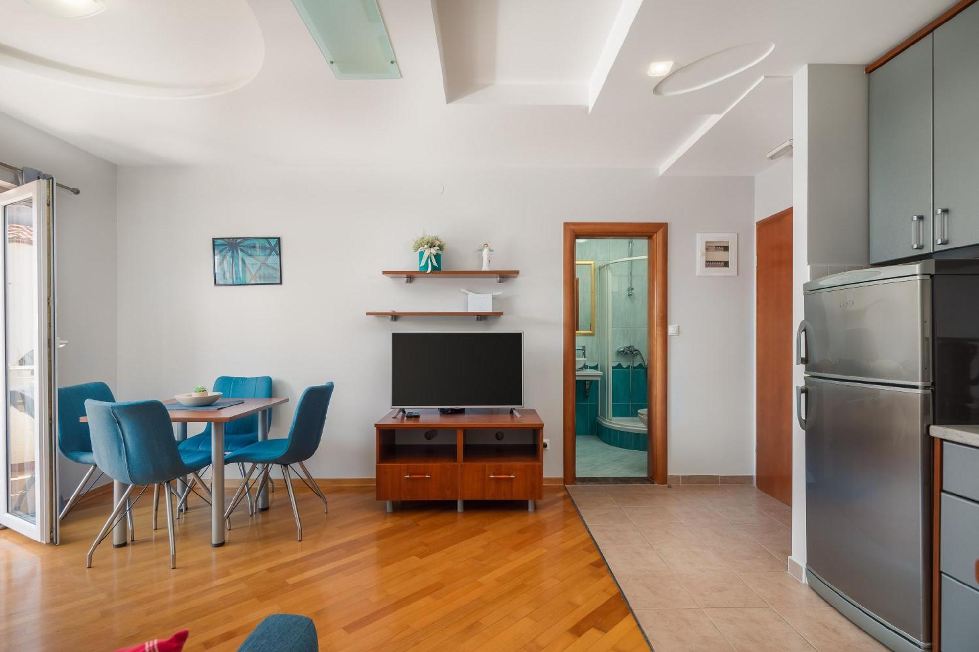 Brkic Apartments With Private Parking Makarska Exterior photo