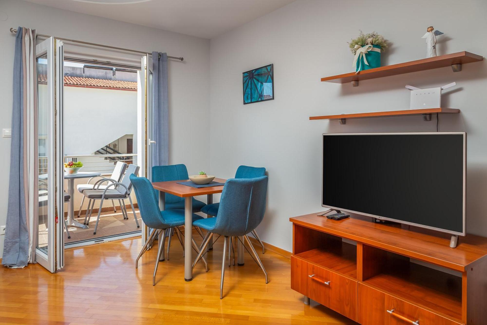 Brkic Apartments With Private Parking Makarska Exterior photo