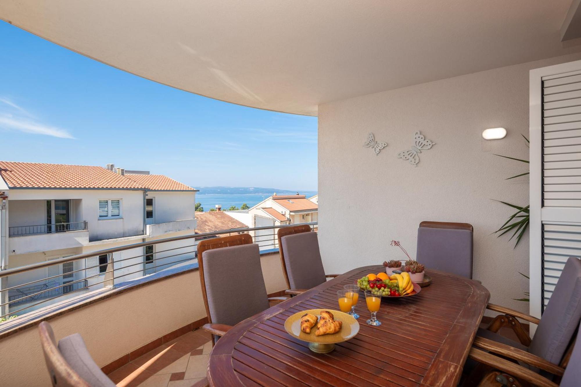 Brkic Apartments With Private Parking Makarska Exterior photo