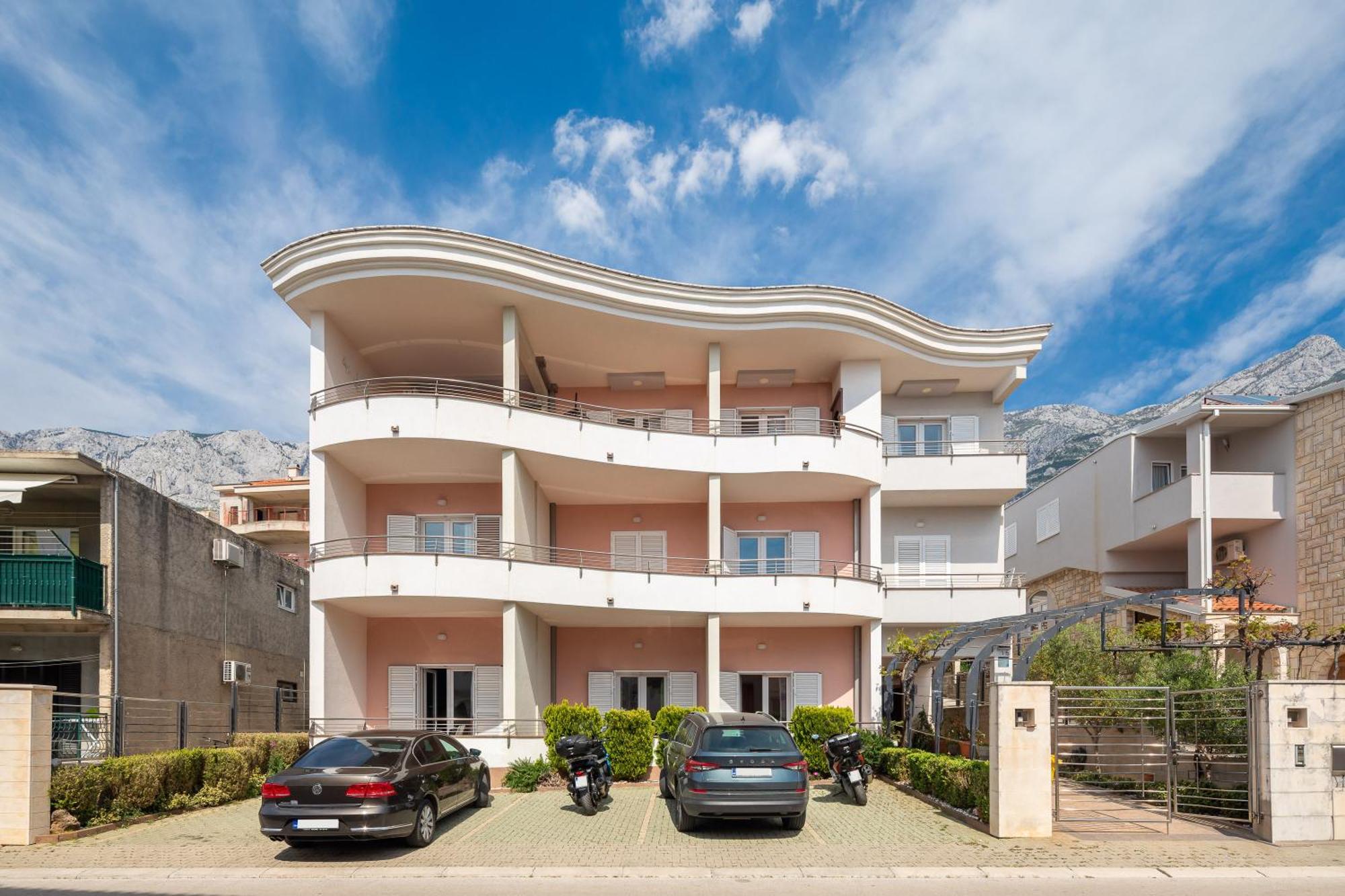 Brkic Apartments With Private Parking Makarska Exterior photo