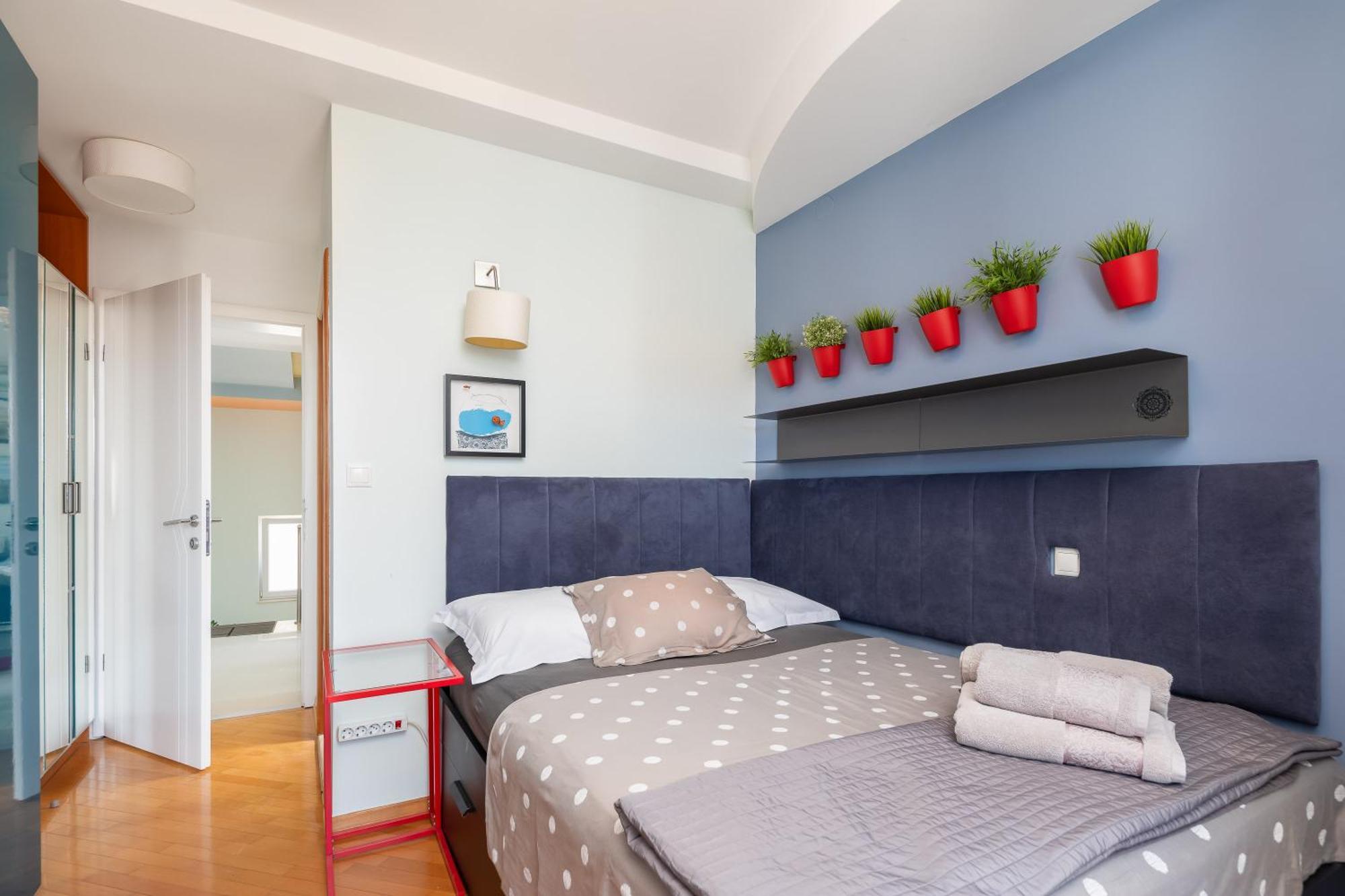 Brkic Apartments With Private Parking Makarska Room photo