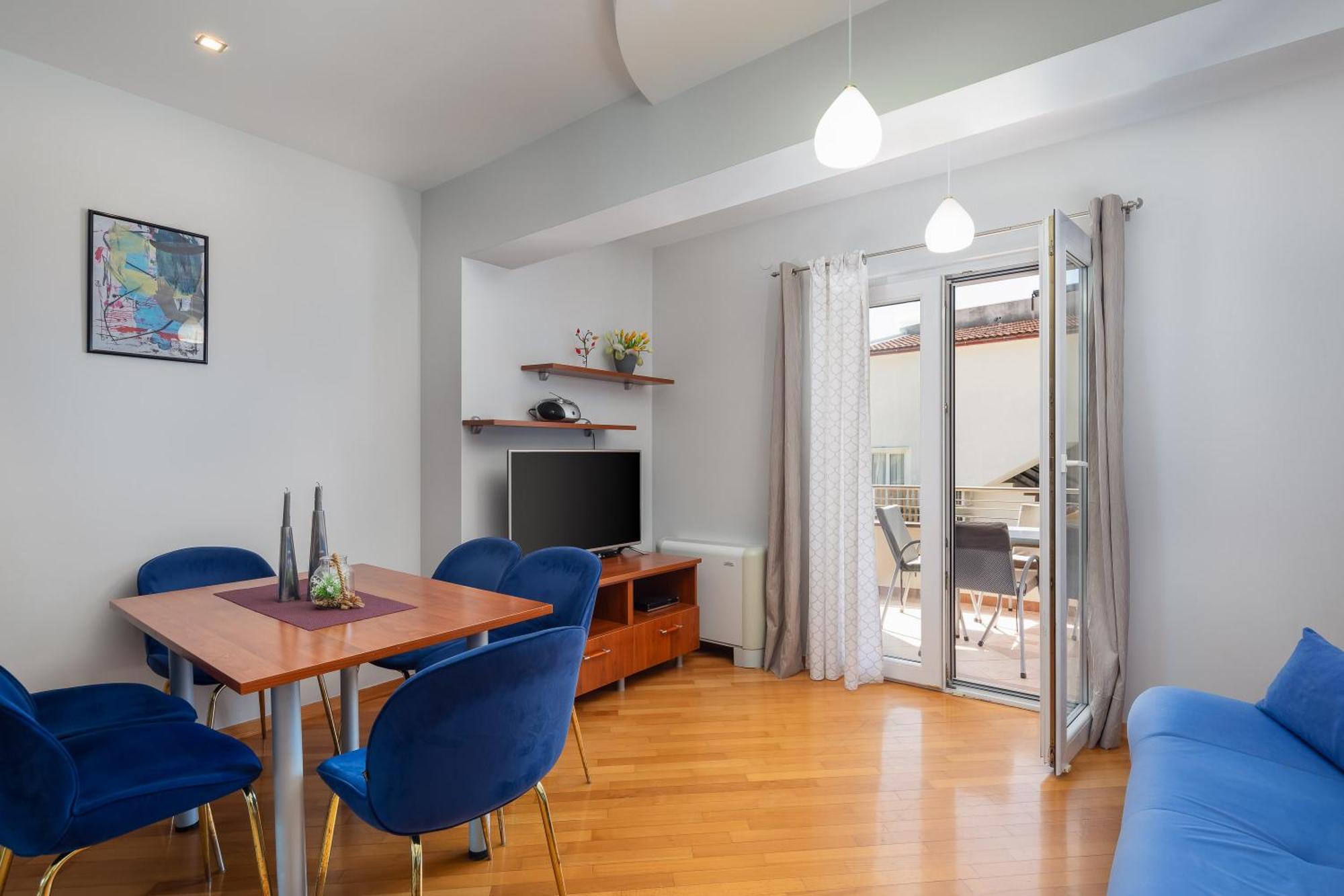 Brkic Apartments With Private Parking Makarska Room photo