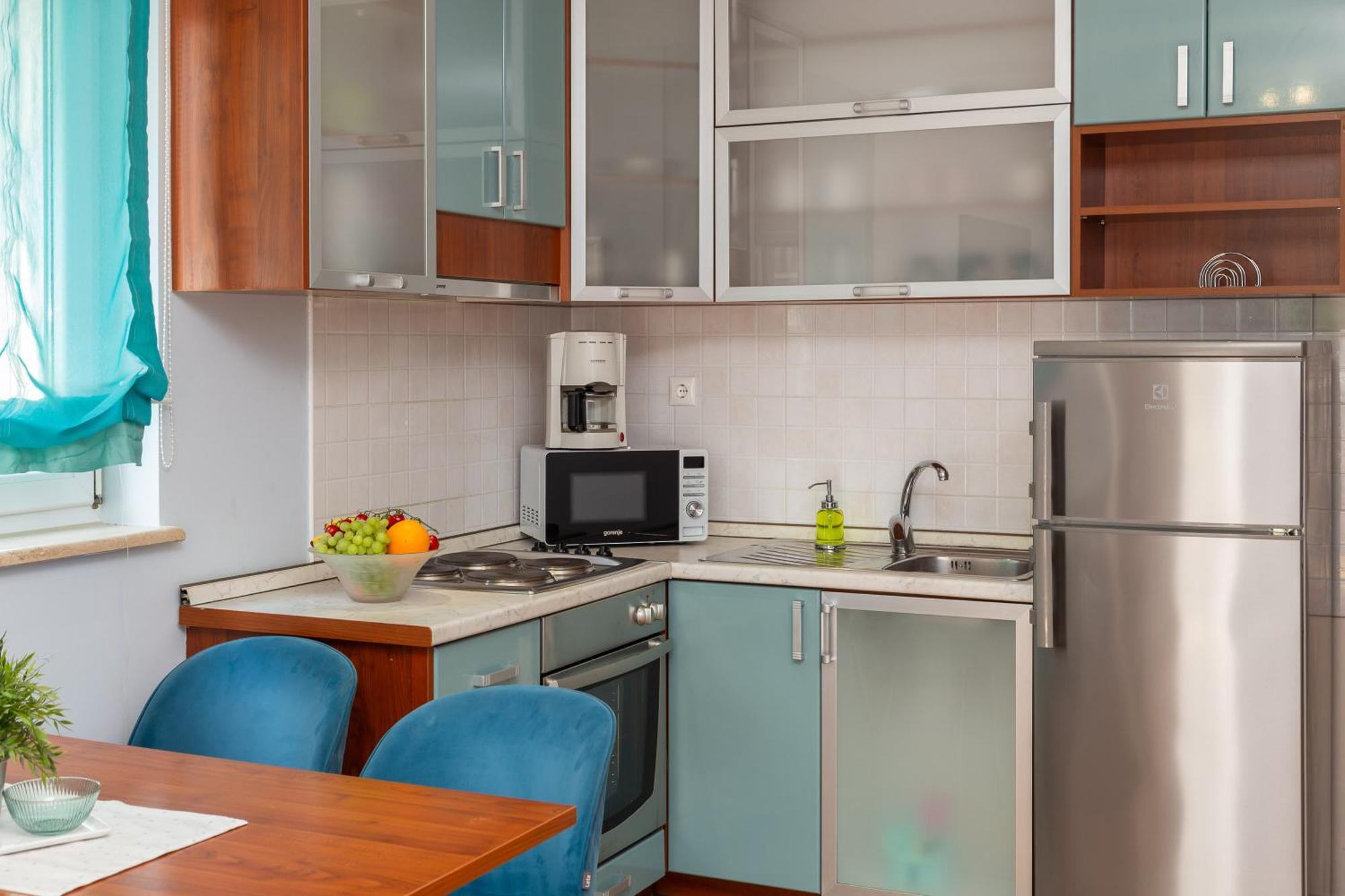 Brkic Apartments With Private Parking Makarska Room photo