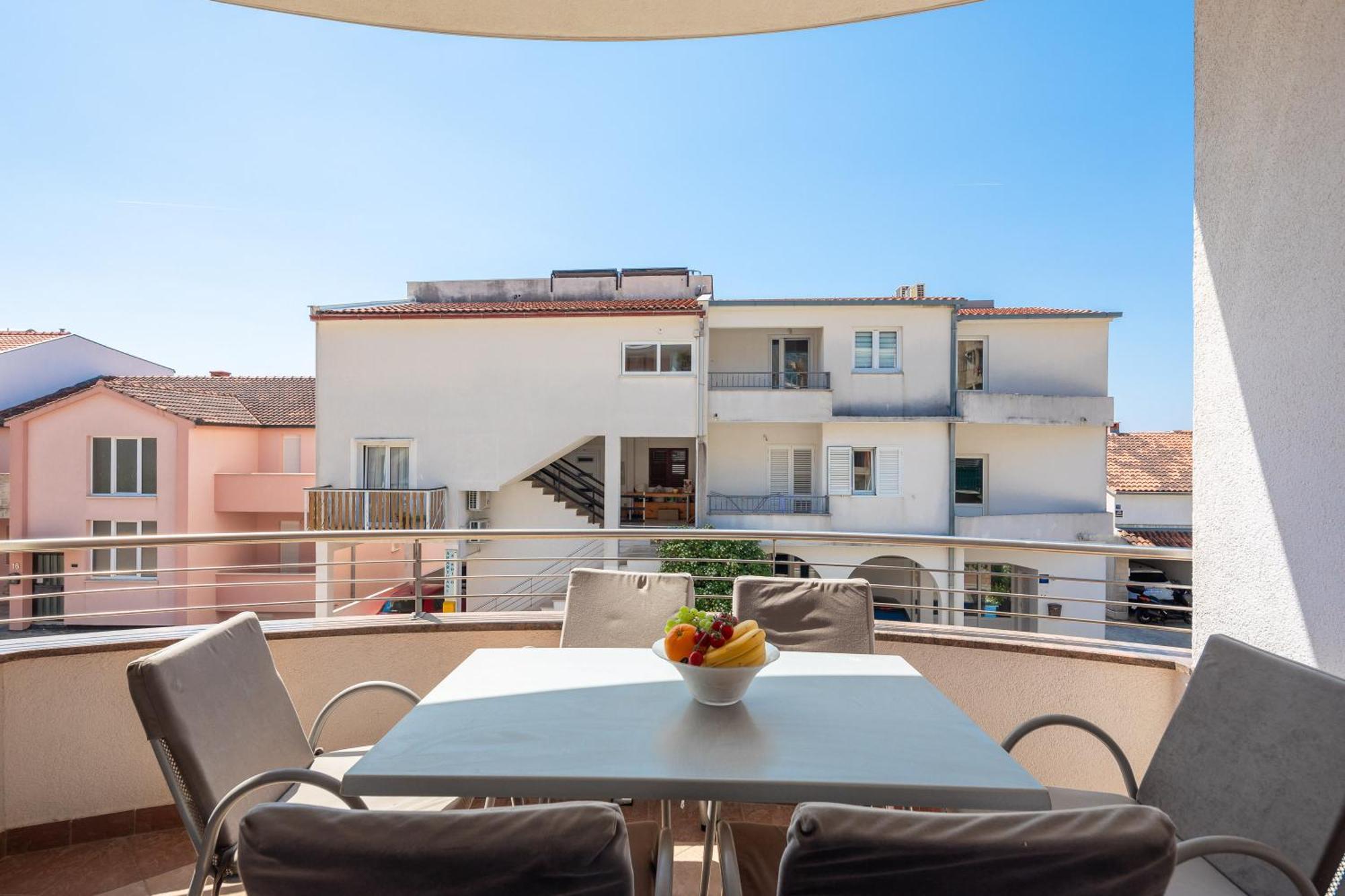 Brkic Apartments With Private Parking Makarska Room photo