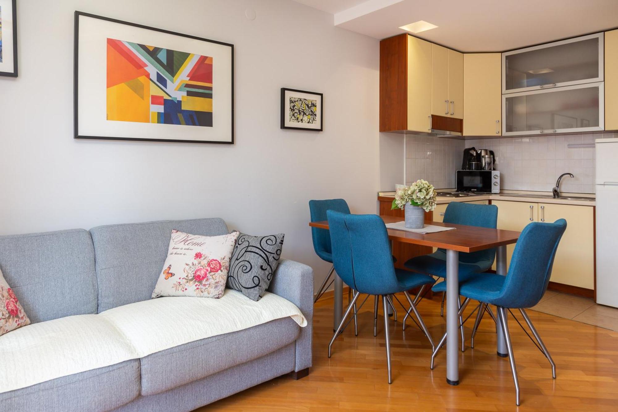 Brkic Apartments With Private Parking Makarska Room photo