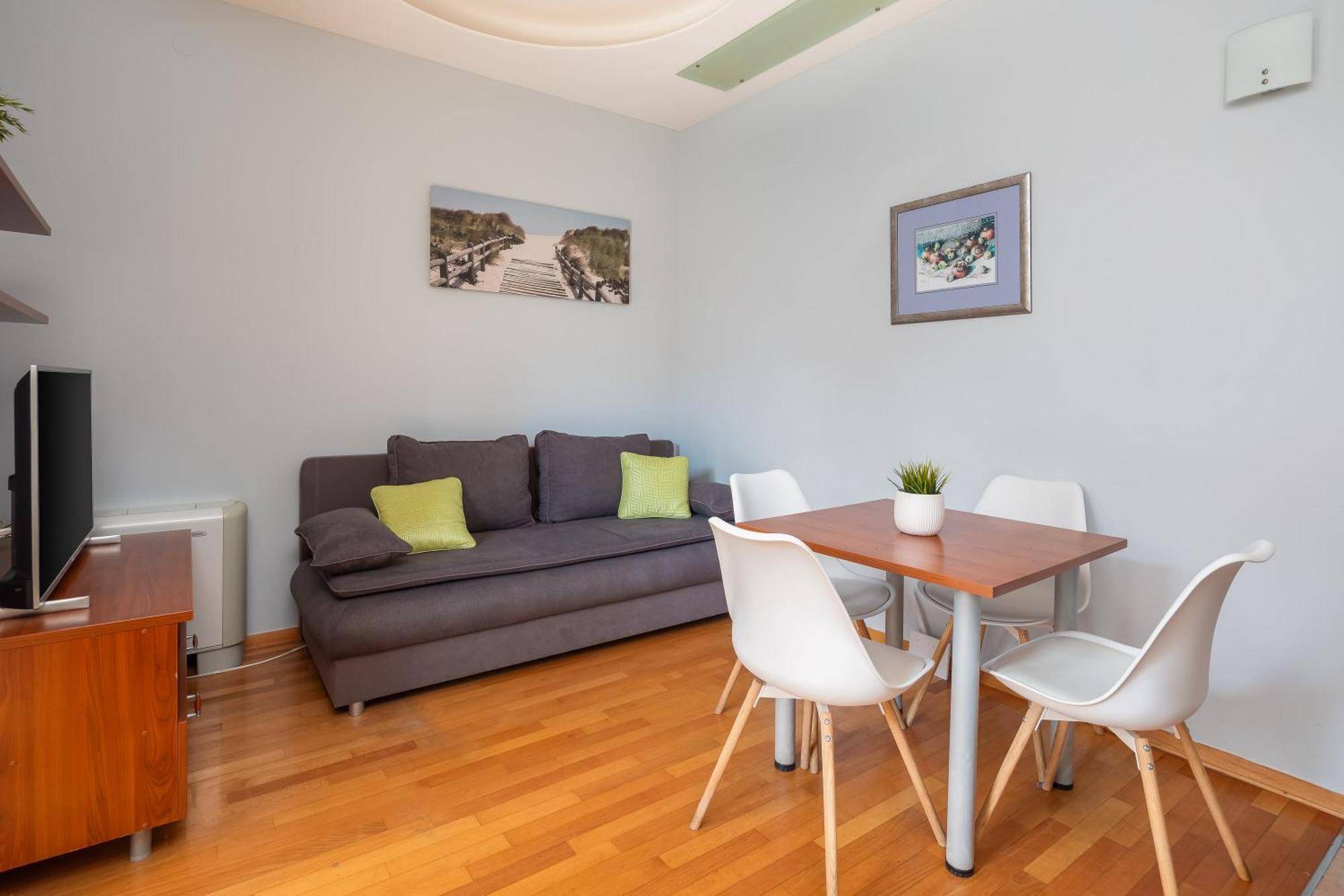 Brkic Apartments With Private Parking Makarska Room photo