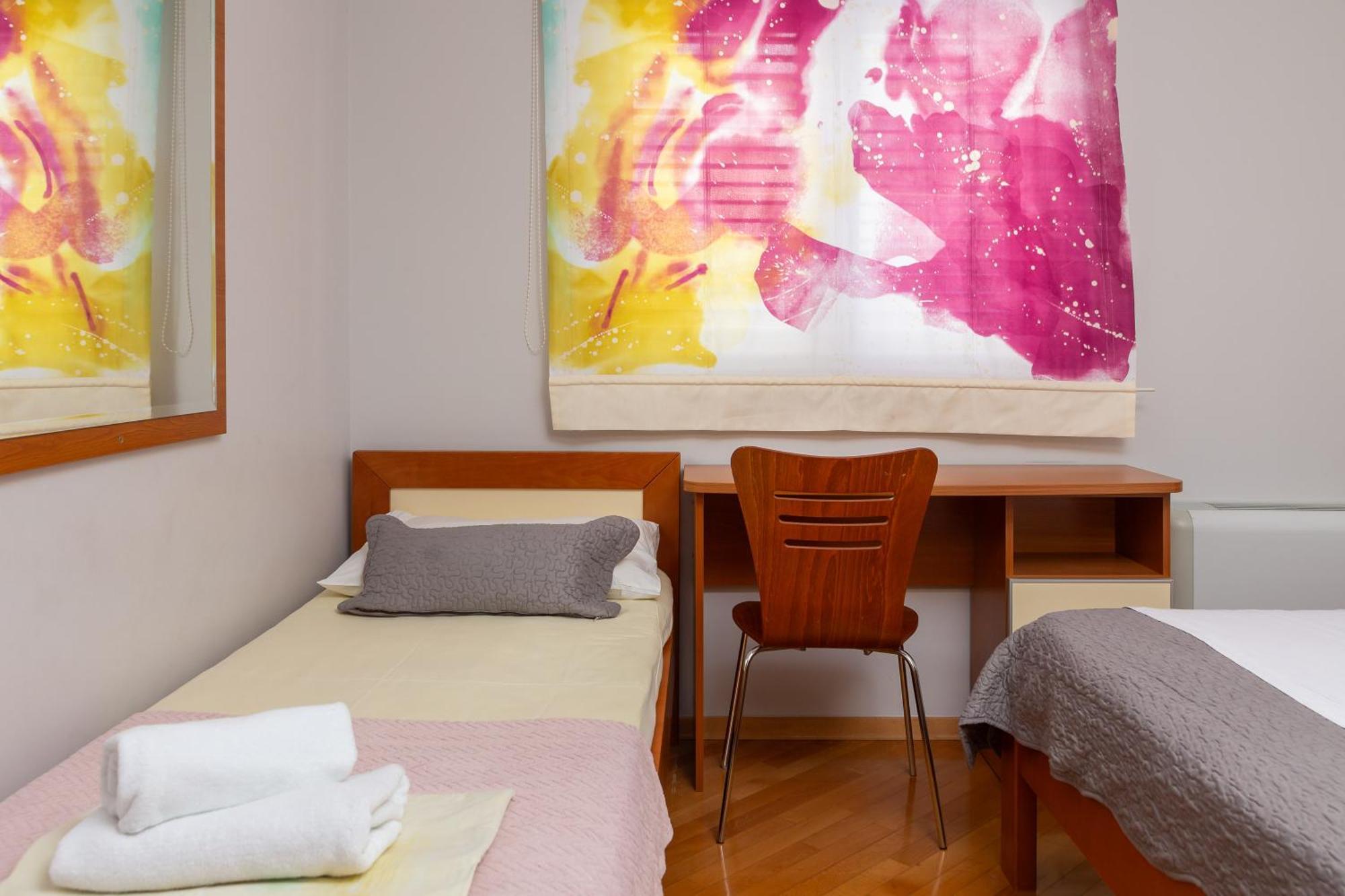 Brkic Apartments With Private Parking Makarska Room photo