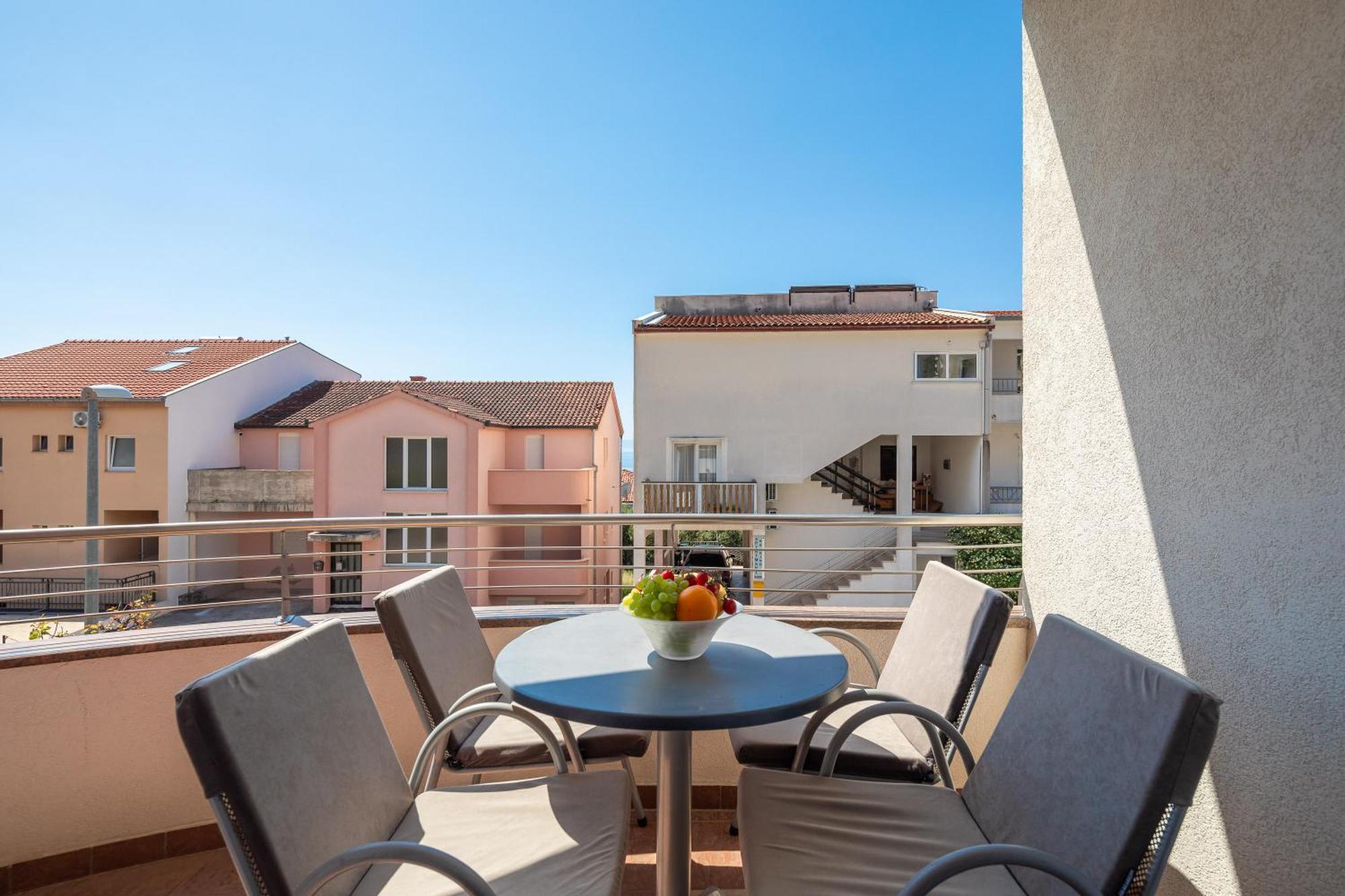 Brkic Apartments With Private Parking Makarska Room photo