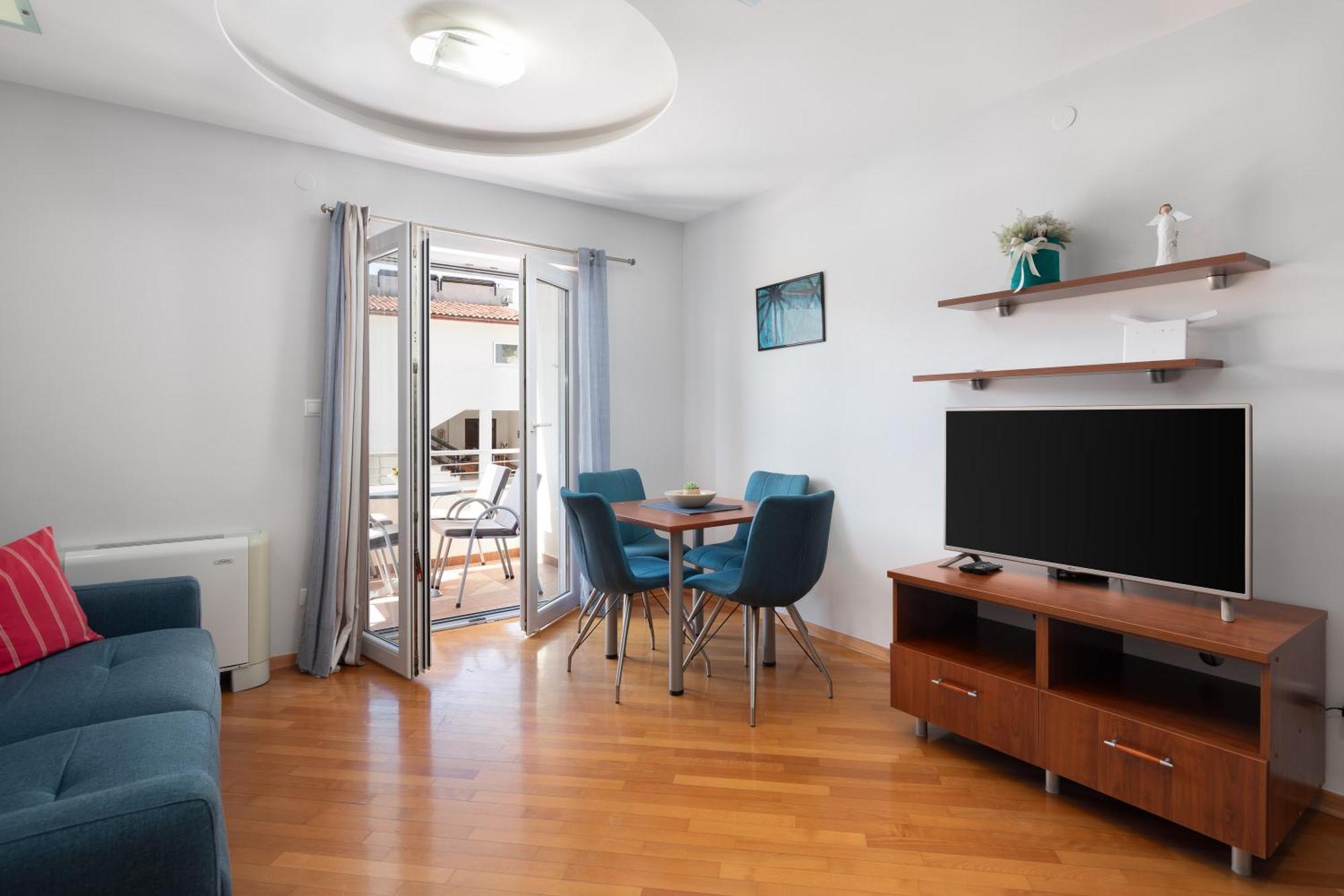 Brkic Apartments With Private Parking Makarska Room photo