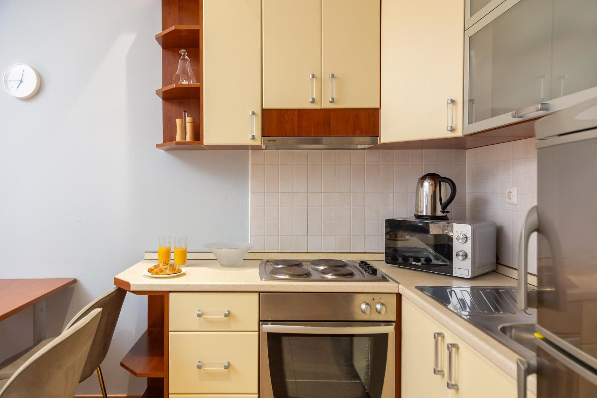 Brkic Apartments With Private Parking Makarska Room photo